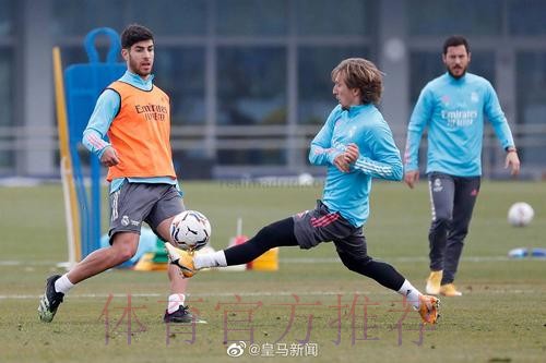 卡瓦哈尔周四已经回归皇马合练 参加了完整训练 卡瓦哈尔周四已经回归皇马合练 参加了完整训练